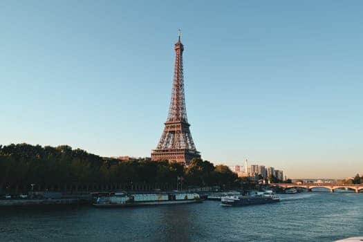 DXY hits 100 and French elections