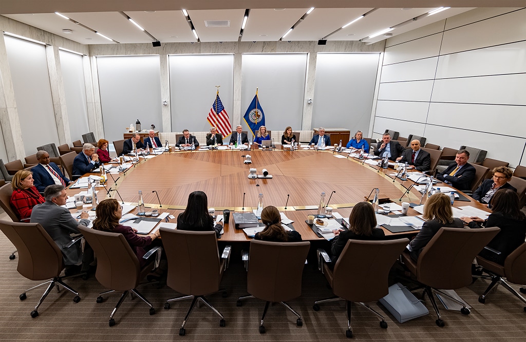 What is the FED’s role in controlling inflation in forex?